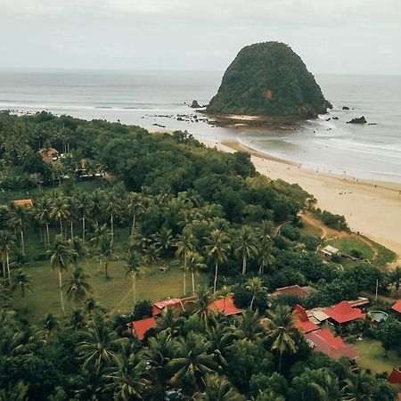ホテル Mojosurf Camp Red Island Pasanggaran エクステリア 写真