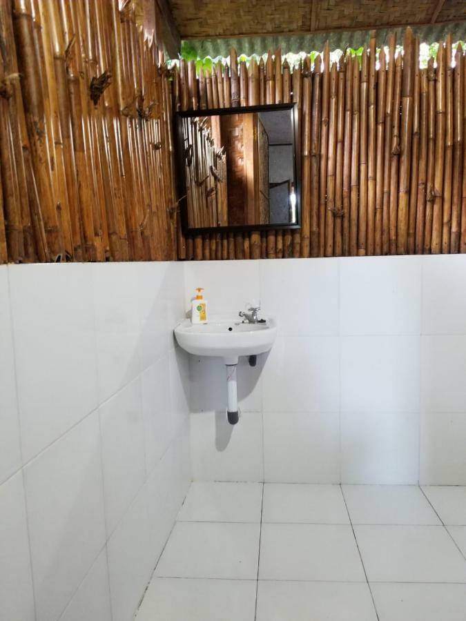 ホテル Mojosurf Camp Red Island Pasanggaran エクステリア 写真